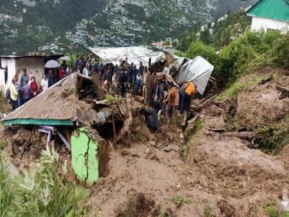 3 killed, 2 injured in house collapse amid heavy downpour in Himachal's Shimla | 3 killed, 2 injured in house collapse amid heavy downpour in Himachal's Shimla