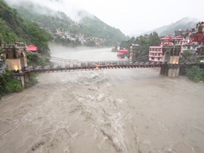 Heavy rainfall in Himachal, water level rises in Beas River, landslide blocks Kullu-Manali road | Heavy rainfall in Himachal, water level rises in Beas River, landslide blocks Kullu-Manali road