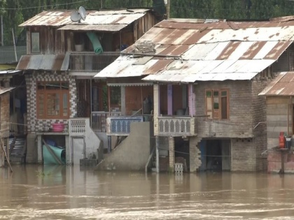 River Jhelum swells as rains lash J-K, IMD issues red alert | River Jhelum swells as rains lash J-K, IMD issues red alert