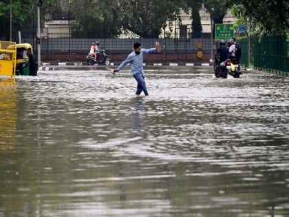 Heavy rains lashes Delhi, water-logging reported in several parts | Heavy rains lashes Delhi, water-logging reported in several parts