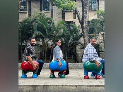 Navya Naveli Nanda recreates '3 idiots' pose at IIM Bangalore | Navya Naveli Nanda recreates '3 idiots' pose at IIM Bangalore