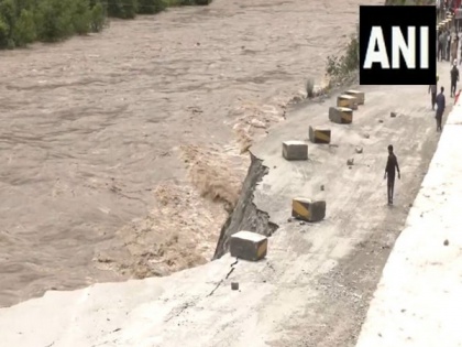 J&K: Road washed away due to heavy rainfall in Chabba Seri at Jammu-Srinagar NH | J&K: Road washed away due to heavy rainfall in Chabba Seri at Jammu-Srinagar NH