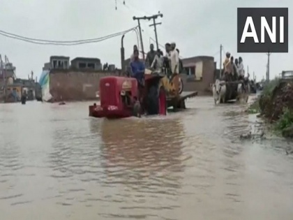 UP: Several villages in Moradabad faces flood-like situation after heavy rains | UP: Several villages in Moradabad faces flood-like situation after heavy rains