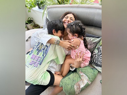 Shilpa Shetty receives "bestest welcome ever" as she rejoins family vacation in London | Shilpa Shetty receives "bestest welcome ever" as she rejoins family vacation in London
