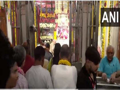 Devotees throng temples to offer prayers on first Monday of Sawan | Devotees throng temples to offer prayers on first Monday of Sawan