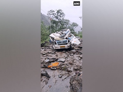 Uttarakhand: 4 dead, 10 injured due to falling debris on Gangotri National Highway near Gangnani | Uttarakhand: 4 dead, 10 injured due to falling debris on Gangotri National Highway near Gangnani