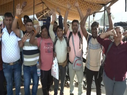 J-K: Fresh batch of pilgrims leave Srinagar camp for Amarnath Yatra | J-K: Fresh batch of pilgrims leave Srinagar camp for Amarnath Yatra
