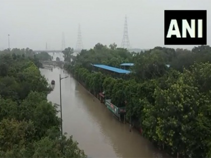 Water level in Yamuna reaches 208.46 metres, low-lying nearby areas flooded | Water level in Yamuna reaches 208.46 metres, low-lying nearby areas flooded