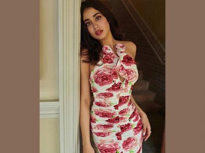 Janhvi Kapoor shares stunning picture of her in floral dress, fans react | Janhvi Kapoor shares stunning picture of her in floral dress, fans react Janhvi Kapoor shares stunning picture of her in floral dress, fans react | Janhvi Kapoor shares stunning picture of her in floral dress, fans react