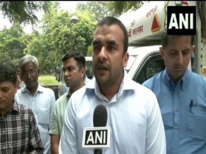 Delhi: NCCF sells tomatoes at subsidised rate of Rs 90 per kg amid price surge | Delhi: NCCF sells tomatoes at subsidised rate of Rs 90 per kg amid price surge Delhi: NCCF sells tomatoes at subsidised rate of Rs 90 per kg amid price surge | Delhi: NCCF sells tomatoes at subsidised rate of Rs 90 per kg amid price surge