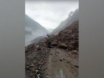 Uttarakhand: Landslide blocks Balwakot-Dharchula road, restoration work underway | Uttarakhand: Landslide blocks Balwakot-Dharchula road, restoration work underway Uttarakhand: Landslide blocks Balwakot-Dharchula road, restoration work underway | Uttarakhand: Landslide blocks Balwakot-Dharchula road, restoration work underway