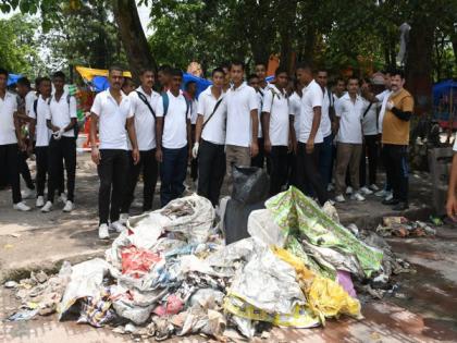 Haridwar Police launch cleanliness campaign in Vishnu Ghat to clean garbage left behind by Kanwar Yatris | Haridwar Police launch cleanliness campaign in Vishnu Ghat to clean garbage left behind by Kanwar Yatris Haridwar Police launch cleanliness campaign in Vishnu Ghat to clean garbage left behind by Kanwar Yatris | Haridwar Police launch cleanliness campaign in Vishnu Ghat to clean garbage left behind by Kanwar Yatris