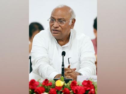Opposition meet: Mission 2024 roadmap on agenda; meeting to begin with Congress president Mallikarjun Kharge's address | Opposition meet: Mission 2024 roadmap on agenda; meeting to begin with Congress president Mallikarjun Kharge's address Opposition meet: Mission 2024 roadmap on agenda; meeting to begin with Congress president Mallikarjun Kharge's address | Opposition meet: Mission 2024 roadmap on agenda; meeting to begin with Congress president Mallikarjun Kharge's address