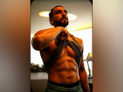 Ranveer Singh flaunts chiseled abs in new shirtless pic, check out | Ranveer Singh flaunts chiseled abs in new shirtless pic, check out