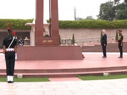 Argentina Defence Minister Jorge Taiana pays homage at National War Memorial in Delhi  | Argentina Defence Minister Jorge Taiana pays homage at National War Memorial in Delhi 