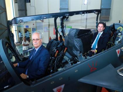 Argentina signs LoI with Hindustan Aeronautics to acquire light, medium utility helicopters | Argentina signs LoI with Hindustan Aeronautics to acquire light, medium utility helicopters Argentina signs LoI with Hindustan Aeronautics to acquire light, medium utility helicopters | Argentina signs LoI with Hindustan Aeronautics to acquire light, medium utility helicopters