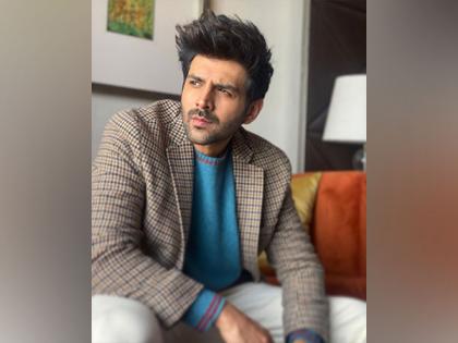Kartik Aaryan flaunts biceps in a mirror selfie, see pic | Kartik Aaryan flaunts biceps in a mirror selfie, see pic Kartik Aaryan flaunts biceps in a mirror selfie, see pic | Kartik Aaryan flaunts biceps in a mirror selfie, see pic