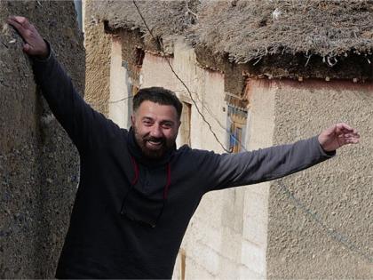 Sunny Deol asks fans to guess ‘Gadar 2’ trailer date | Sunny Deol asks fans to guess ‘Gadar 2’ trailer date Sunny Deol asks fans to guess ‘Gadar 2’ trailer date | Sunny Deol asks fans to guess ‘Gadar 2’ trailer date