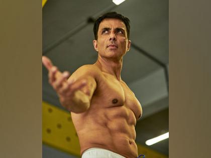 Sonu Sood show-offs his chiselled abs in fresh shirtless pic, check out | Sonu Sood show-offs his chiselled abs in fresh shirtless pic, check out