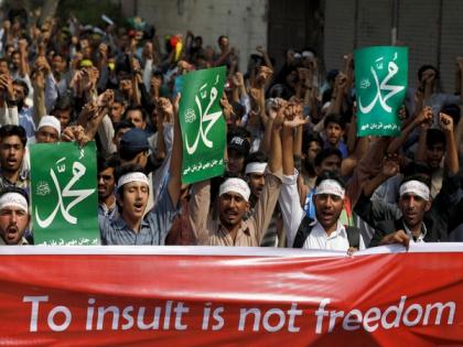 Pak: Blasphemy case registered against five members of WhatsApp group | Pak: Blasphemy case registered against five members of WhatsApp group Pak: Blasphemy case registered against five members of WhatsApp group | Pak: Blasphemy case registered against five members of WhatsApp group