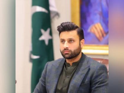 Pakistan: Police raids Imran Khan's party leader Zulfi Bukhari's residence | Pakistan: Police raids Imran Khan's party leader Zulfi Bukhari's residence