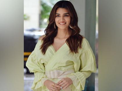 Kriti Sanon forays into beauty business, deets inside | Kriti Sanon forays into beauty business, deets inside Kriti Sanon forays into beauty business, deets inside | Kriti Sanon forays into beauty business, deets inside