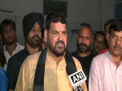 Brij Bhushan Singh meets Haryana wrestlers, gives assurance to solve their problems | Brij Bhushan Singh meets Haryana wrestlers, gives assurance to solve their problems