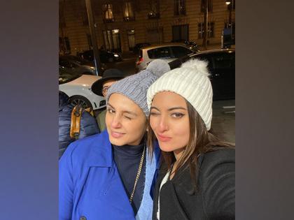 Sonakshi Sinha is all smiles with birthday girl Huma Qureshi, see pic | Sonakshi Sinha is all smiles with birthday girl Huma Qureshi, see pic Sonakshi Sinha is all smiles with birthday girl Huma Qureshi, see pic | Sonakshi Sinha is all smiles with birthday girl Huma Qureshi, see pic