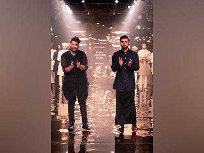 India Couture Week 2023: Ranbir Kapoor exudes Punjabi Munda vibes at Kunal Rawal’s show | India Couture Week 2023: Ranbir Kapoor exudes Punjabi Munda vibes at Kunal Rawal’s show India Couture Week 2023: Ranbir Kapoor exudes Punjabi Munda vibes at Kunal Rawal’s show | India Couture Week 2023: Ranbir Kapoor exudes Punjabi Munda vibes at Kunal Rawal’s show