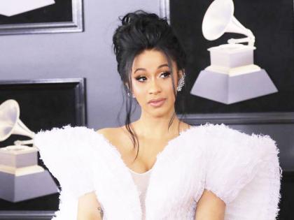Cardi B throws microphone on person during her performance, here is why | Cardi B throws microphone on person during her performance, here is why Cardi B throws microphone on person during her performance, here is why | Cardi B throws microphone on person during her performance, here is why
