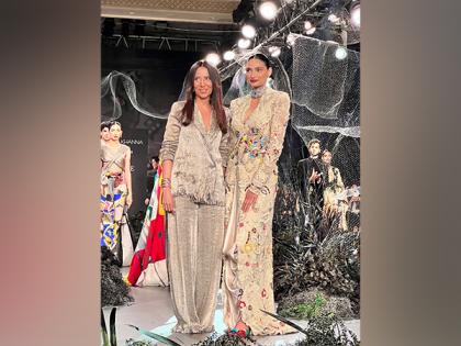 Athiya Shetty looks ethereal as she walks ramp for Anamika Khanna at ICW 2023 | Athiya Shetty looks ethereal as she walks ramp for Anamika Khanna at ICW 2023 Athiya Shetty looks ethereal as she walks ramp for Anamika Khanna at ICW 2023 | Athiya Shetty looks ethereal as she walks ramp for Anamika Khanna at ICW 2023