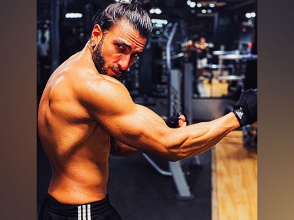 Monday Motivation: Ranveer Singh sheds major fitness goals as he flaunts chiselled body in new gym pic | Monday Motivation: Ranveer Singh sheds major fitness goals as he flaunts chiselled body in new gym pic