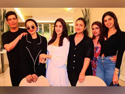 Rekha looks stylish as she poses with Janhvi Kapoor, Parineeti Chopra at Manish Malhotra’s get-together | Rekha looks stylish as she poses with Janhvi Kapoor, Parineeti Chopra at Manish Malhotra’s get-together Rekha looks stylish as she poses with Janhvi Kapoor, Parineeti Chopra at Manish Malhotra’s get-together | Rekha looks stylish as she poses with Janhvi Kapoor, Parineeti Chopra at Manish Malhotra’s get-together