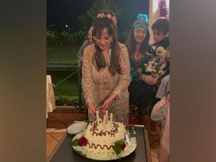 This is how veteran actor Mumtaz celebrated her 76th birthday | This is how veteran actor Mumtaz celebrated her 76th birthday This is how veteran actor Mumtaz celebrated her 76th birthday | This is how veteran actor Mumtaz celebrated her 76th birthday