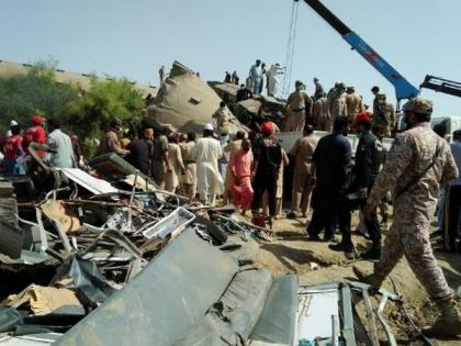 Pakistan: 20 dead, 80 injured after 10 coaches of Hazara Express derail near Sindh | Pakistan: 20 dead, 80 injured after 10 coaches of Hazara Express derail near Sindh Pakistan: 20 dead, 80 injured after 10 coaches of Hazara Express derail near Sindh | Pakistan: 20 dead, 80 injured after 10 coaches of Hazara Express derail near Sindh