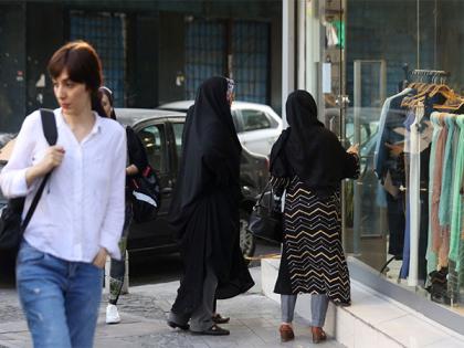 Iran forces women defying hijab laws into psychiatric treatment | Iran forces women defying hijab laws into psychiatric treatment Iran forces women defying hijab laws into psychiatric treatment | Iran forces women defying hijab laws into psychiatric treatment