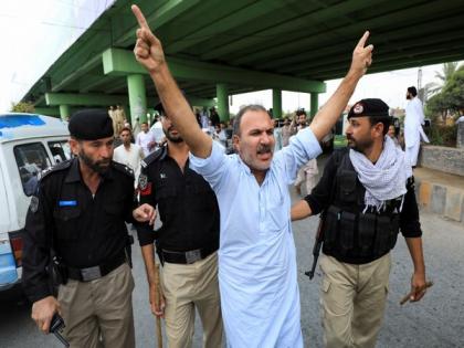 Over 90 Pakistan-Tehreek-e-Insaf workers arrested for protesting Imran's arrest | Over 90 Pakistan-Tehreek-e-Insaf workers arrested for protesting Imran's arrest Over 90 Pakistan-Tehreek-e-Insaf workers arrested for protesting Imran's arrest | Over 90 Pakistan-Tehreek-e-Insaf workers arrested for protesting Imran's arrest