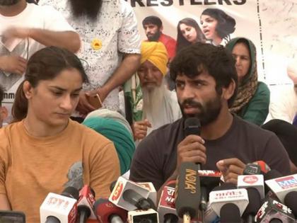 "Police has imposed 144 at Rajghat, not allowed to do press conference": Vinesh Phogat | "Police has imposed 144 at Rajghat, not allowed to do press conference": Vinesh Phogat "Police has imposed 144 at Rajghat, not allowed to do press conference": Vinesh Phogat | "Police has imposed 144 at Rajghat, not allowed to do press conference": Vinesh Phogat