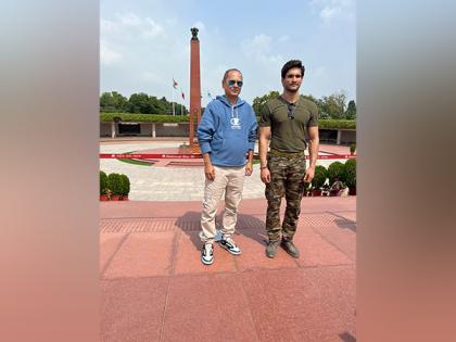 Ahead of Independence Day, Vipul Shah pays homage to real-life commandos at National War Memorial | Ahead of Independence Day, Vipul Shah pays homage to real-life commandos at National War Memorial Ahead of Independence Day, Vipul Shah pays homage to real-life commandos at National War Memorial | Ahead of Independence Day, Vipul Shah pays homage to real-life commandos at National War Memorial