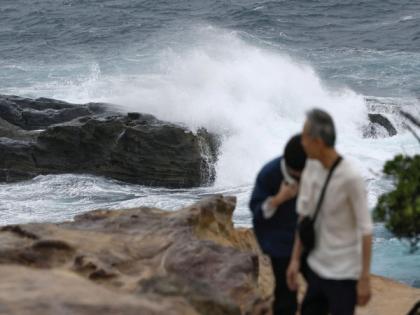 Over 60 injured as Typhoon Lan moves north Japan  | Over 60 injured as Typhoon Lan moves north Japan 