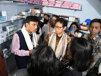 Seen many models but India's is the best: Indonesia minister after visiting Jan Aushadhi Kendra | Seen many models but India's is the best: Indonesia minister after visiting Jan Aushadhi Kendra