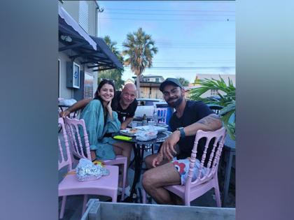 Virat Kohli, Anushka Sharma enjoy lunch date in Barbados, picture goes viral | Virat Kohli, Anushka Sharma enjoy lunch date in Barbados, picture goes viral