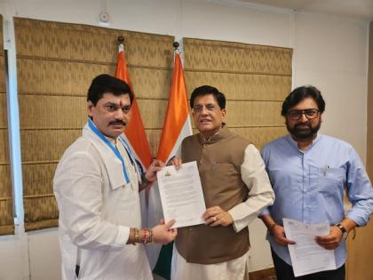 Additional 2 lakh tonne onion procurement from farmers starts in Maharashtra | Additional 2 lakh tonne onion procurement from farmers starts in Maharashtra Additional 2 lakh tonne onion procurement from farmers starts in Maharashtra | Additional 2 lakh tonne onion procurement from farmers starts in Maharashtra