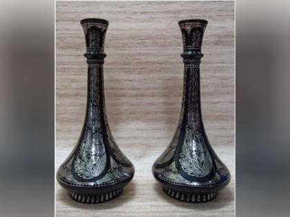 PM Modi gifts Bidri work pair of 'Surahi' to South African President Cyril Ramaphosa | PM Modi gifts Bidri work pair of 'Surahi' to South African President Cyril Ramaphosa PM Modi gifts Bidri work pair of 'Surahi' to South African President Cyril Ramaphosa | PM Modi gifts Bidri work pair of 'Surahi' to South African President Cyril Ramaphosa