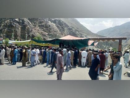 Situation in Gilgit-Baltistan worsens after protests against scholar’s derogatory statements | Situation in Gilgit-Baltistan worsens after protests against scholar’s derogatory statements Situation in Gilgit-Baltistan worsens after protests against scholar’s derogatory statements | Situation in Gilgit-Baltistan worsens after protests against scholar’s derogatory statements