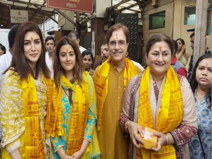Kriti Sanon seeks blessings at Siddhivinayak Temple after bagging National Award | Kriti Sanon seeks blessings at Siddhivinayak Temple after bagging National Award