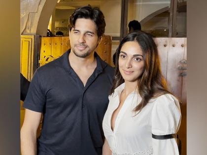 Sidharth Malhotra, Kiara Advani step out for dinner date in Bandra | Sidharth Malhotra, Kiara Advani step out for dinner date in Bandra Sidharth Malhotra, Kiara Advani step out for dinner date in Bandra | Sidharth Malhotra, Kiara Advani step out for dinner date in Bandra