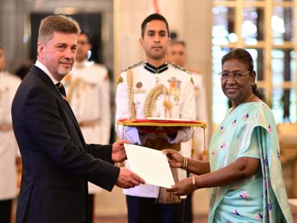 Envoys of Ukraine, three other countries present credentials to President Murmu | Envoys of Ukraine, three other countries present credentials to President Murmu Envoys of Ukraine, three other countries present credentials to President Murmu | Envoys of Ukraine, three other countries present credentials to President Murmu