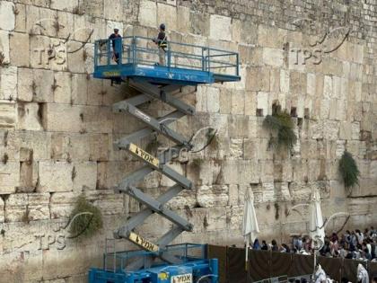 Engineers inspect Jerusalem’s Western Wall as surge of visitors expected for high holidays | Engineers inspect Jerusalem’s Western Wall as surge of visitors expected for high holidays Engineers inspect Jerusalem’s Western Wall as surge of visitors expected for high holidays | Engineers inspect Jerusalem’s Western Wall as surge of visitors expected for high holidays