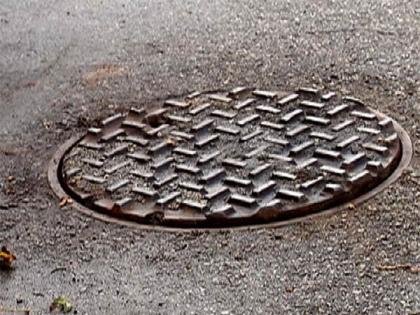 Pakistan: Brother, sister die after falling into open manhole in Karachi's Liaquatpur city | Pakistan: Brother, sister die after falling into open manhole in Karachi's Liaquatpur city Pakistan: Brother, sister die after falling into open manhole in Karachi's Liaquatpur city | Pakistan: Brother, sister die after falling into open manhole in Karachi's Liaquatpur city